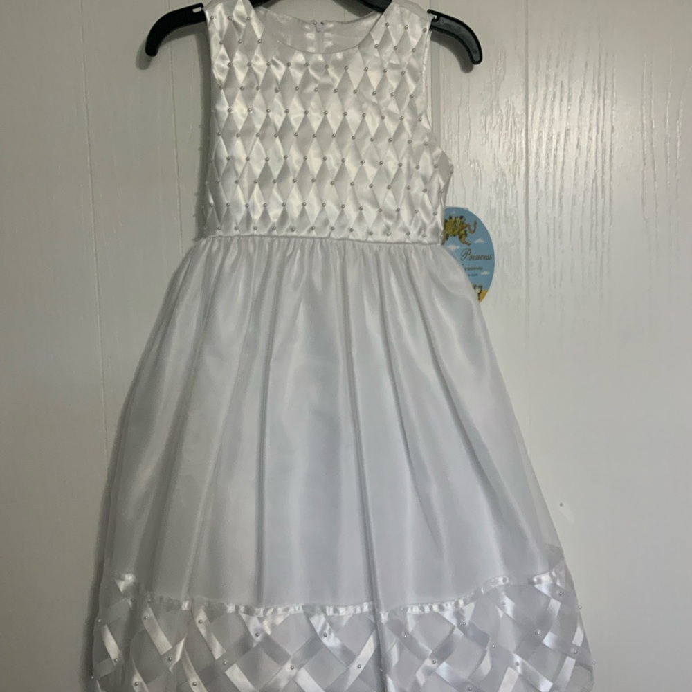 Beautiful new girls white flower girl communion dress